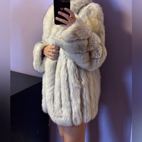 SOLD!!!!!Genuine Saga blue Fox fur Luxurious Fur Coat - Picture 8 of 16